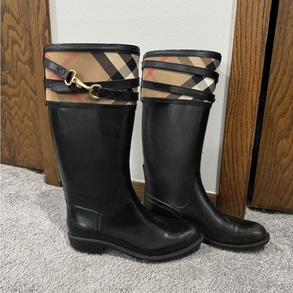 Burberry Black and Tan Winter Rain Boots